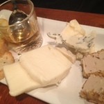 ピエーノ ヴィラ - チーズ3種盛り
