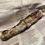 パンやきどころ RIKI - クランベリーとクルミのバトン(小) ¥240