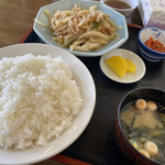 中華料理の店 芳来 - 料理写真:豚肉と玉ねぎ炒め定食（ライス大盛）