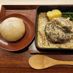 前田食堂 - パン､きのことベーコンのマスタードクリームソースハンバーグ