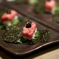 焼肉うしごろ 西麻布本店 - キャビアと厳選和牛の手巻き