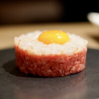 焼肉うしごろ 西麻布本店 - 北海ボタン海老の和牛ユッケ