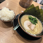 横浜家系ラーメン 丸岡商店 - 