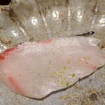 馳走 啐啄一十  - ⑪真鯵の背身(山口県周防大島産、1kg、3日寝かせ)
      産卵期は春～夏、旬は秋～冬
      1kgだと48cm位、滅多に獲れないサイズ
      寒鰤の様に脂がのりつつ、鯵らしい旨みがあるが、背身なのでスッキリした後味