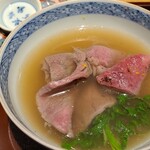 馳走 啐啄一十  - ⑯榊山牛(サーロイン)、真昆布&4種類種類(いりこ、鰹節、鯖節、あご節)の節の出汁しゃぶ
      肉の味が強いので出汁しゃぶが好み
      真昆布出汁の調和がとれた円やかな味わいに4種類の節が複雑で立体的な旨みを構築