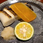 馳走 啐啄一十  - ②炭火焼き真名鰹(広島県倉橋産、2.5kg)、大根おろし&酢橘添え
      真名鰹の産卵期は初夏～夏、旬は秋～初夏
      ③自家製唐墨(兵庫県坊勢産)