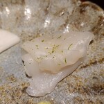 馳走 啐啄一十  - ⑩虎河豚(愛媛県伊予灘産、脱水、7日熟成)
      冷やし込みと脱水により、当日〆以上にプリプリ感と7日熟成以上の旨みという異次元の仕立てに驚愕&硬直の記憶に無い味わい
      虎河豚ラバーは1度は食べるべき