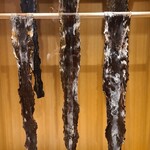 馳走 啐啄一十  - 昆布
      ①羅臼昆布の出汁は主張のある多重な旨みが特徴なコクのある味わい。
      ②利尻昆布の出汁は透明感がありながらも輪郭がはっきりしたキレのある味わい
      ③真昆布の出汁は調和がとれた穏やかで円やかな味わい