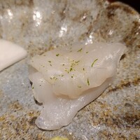 馳走 啐啄一十  - ⑩虎河豚(愛媛県伊予灘産、脱水、7日熟成)
                    冷やし込みと脱水により、当日〆以上にプリプリ感と7日熟成以上の旨みという異次元の仕立てに驚愕&硬直の記憶に無い味わい
                    虎河豚ラバーは1度は食べるべき