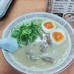 長浜ナンバーワン - ラーメン、味玉トッピング