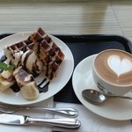 ロマンカフェJr - チョコバナナワッフルとカプチーノ