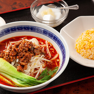 High cost performance for less than 1,000 yen ♪ The hearty lunch is highly recommended!