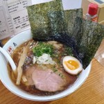 地鶏ラーメン ありがとう - 濃口中華そば。見た目は濃口ではありません。