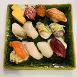 立食い寿司 根室花まる - ◎本鮪、真いか、サーモン、鰊、炙りトロサーモン焦がし醤油、帆立、北寄貝、いくら、ネギトロ、玉子
            