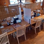 久兵衛屋 - カウンター形式のテーブル席