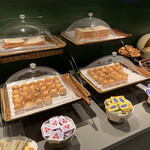 Asiana Business Class Lounge - 2019/11/13パン