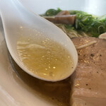 Menzu Nachuraru - スープが透き通って綺麗✨脂がコラーゲンたっぷり❤︎