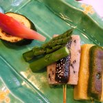 宇豆基野 - 宇豆基野ブランチ 2600円 の生麩の田楽、玉子の田楽にアスパラガス、茄子、茗荷