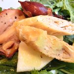 宇豆基野 - 宇豆基野ブランチ 2600円 の青リンゴ、蛍烏賊(ホタルイカ)、蛸のやわらか煮、薫製平湯葉のサラダ