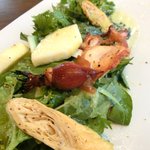 宇豆基野 - 宇豆基野ブランチ 2600円 の青リンゴ、蛍烏賊(ホタルイカ)、蛸のやわらか煮、薫製平湯葉のサラダ