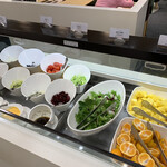 金浦国際空港　SKY HUB LOUNGE - 2019/11/13サラダと果物