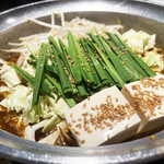 Motsu Musou Yumaru - 鍋追加　・もつ（950円）・野菜盛（キャベツ/ごぼう/もやし/にら/600円）・豆腐（220円）