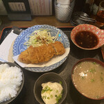 かじさん - 豚ミルフィーユかつ定食700円　豚汁、冷奴も付いてます