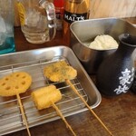 Yatai Izakaya Oosaka Mammaru - れんこん　白ネギ　シソささみ　串カツについてくる無料きゃべつ　翠ソーダ　ハイボール　豪快熱燗一合　