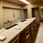 道人 - 改修されたがカウンター席の座席数は変わらず。