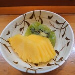 宮古寿司 - サービスで果物