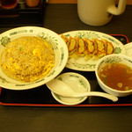 日高屋 - ...「チャーハン大盛（520円）+餃子（200円）」、無性にチャーハンが食べたくなりまして。。