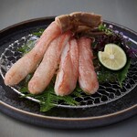 Echizen - 生け簀から取り出した新鮮な蟹を堪能するにはこれが一番。ぷりっとした食感がたまらない一品です。