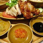 シンガポール 海南鶏飯 - 海南鶏飯（蒸しと揚げ）のハーフ&ハーフ