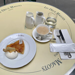 LES DEUX MAGOTS PARIS - 