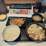 吉野家 - 牛皿&ねぎ塩味定食と、チーズトッピングをば…。