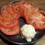 燒豬肉 白虎 - トマト赤サラダ