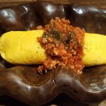 燒豬肉 白虎 - 煎蛋捲。這道菜真美味！
