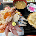 魚金食堂 - うおきん海鮮丼 ＋ ほたてバター焼き　　　　　　　　　　　　¥ 1,600 ＋ ¥ 600 (税抜)