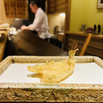 日本橋 蕎ノ字 - ◎きすは身が大きくふっくらして美味い。塩でひと口、残りは天つゆで頂く。