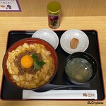 鶏三和 - 月見鶏そぼろ丼セット