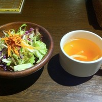 大井町銭場精肉店 - ランチのサラダとスープ