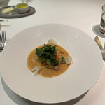 メイ - ❺鱈のムニエル、桜海老のフリット、桜海老のソース。セルフィーユ、ユリネ。