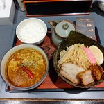 らーめん 三日月 - カレーつけ麺HOT（小ライス付き）