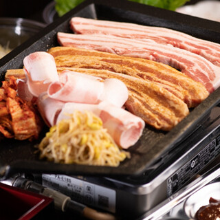 [All-you-can-eat wrapped vegetables] Samgyeopsal made with brand pork from Kyoto