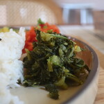 PURNA EAT&STUDIO - 湘南有機野菜(大根と蕪の葉)のココナッツファインポリヤル