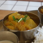 PURNA EAT&STUDIO - Vata Curry(冬瓜、人参、トゥールダルのカレー)