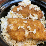 Tonkatsu Masachan - 特製かつ丼　ご飯に埋もれてた2枚です。