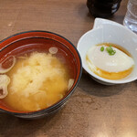 とんかつ政ちゃん - 温泉玉子　味噌汁