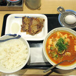 松屋 - 海鮮豆腐キムチチゲカルビ焼肉セット（生玉子付き）　2022年12月