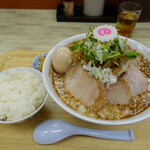 麺屋 やっちゃん - ランチは半ライスサービス